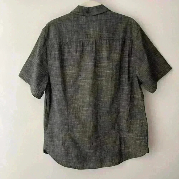 Guess Men’s Short Sleeve Button Down Shirt, Size M - Picture 2 of 7